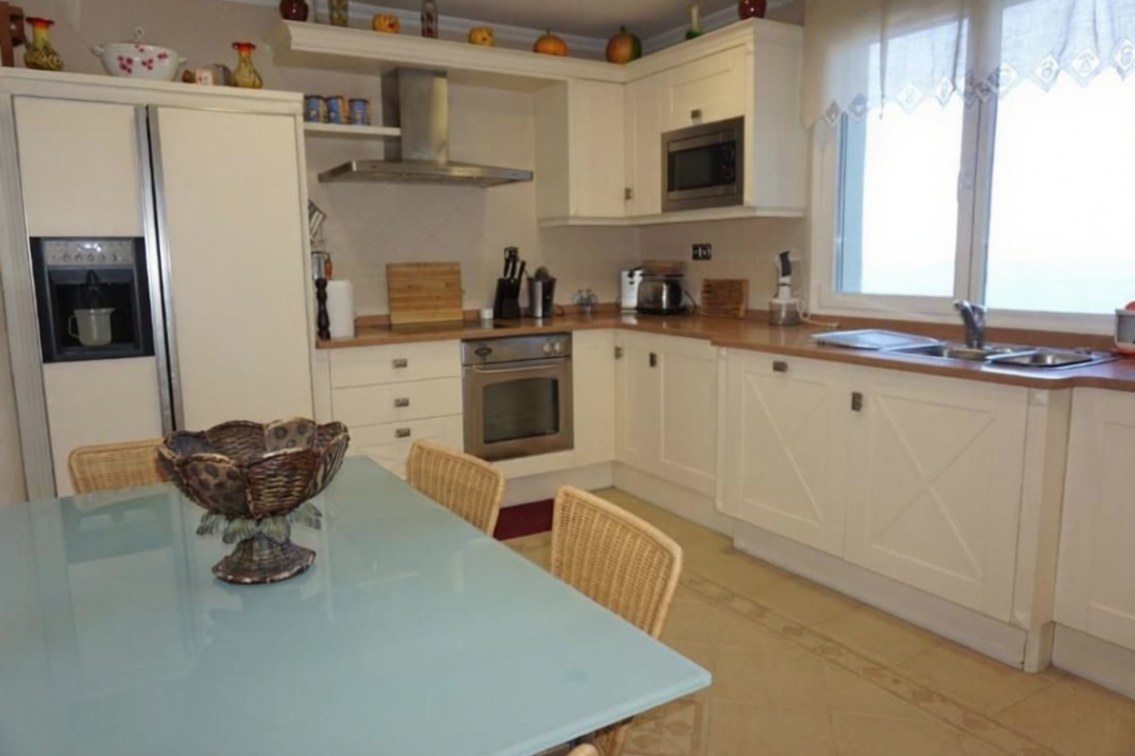 Beachfront flat in Mundaka — Kitchen