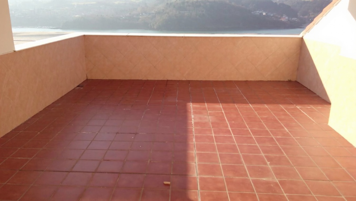 Beachfront flat in Busturialdea, Vizcaya — Sea terrace