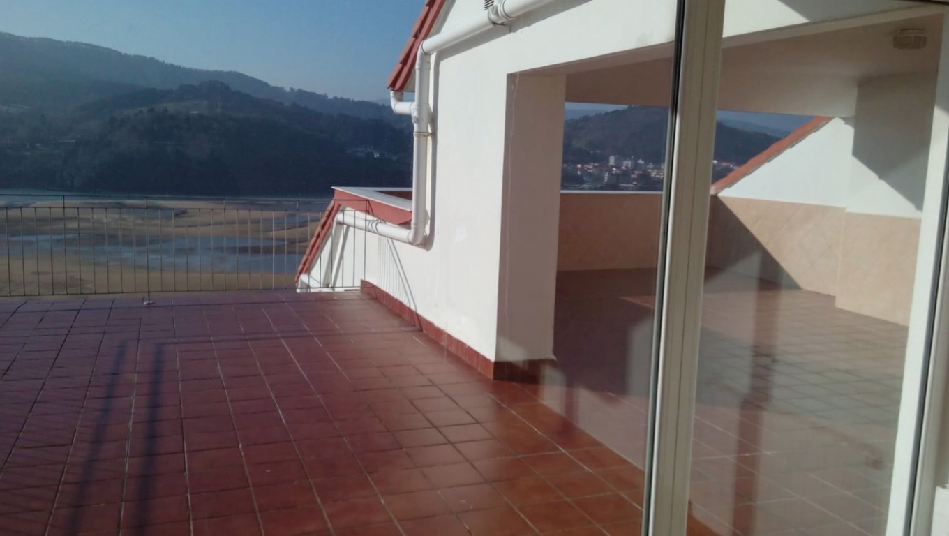 Beachfront flat in Busturialdea, Vizcaya — Sea terrace