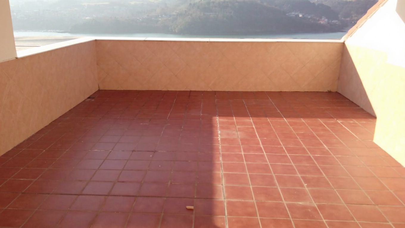 Beachfront flat in Busturialdea, Vizcaya — Sea terrace