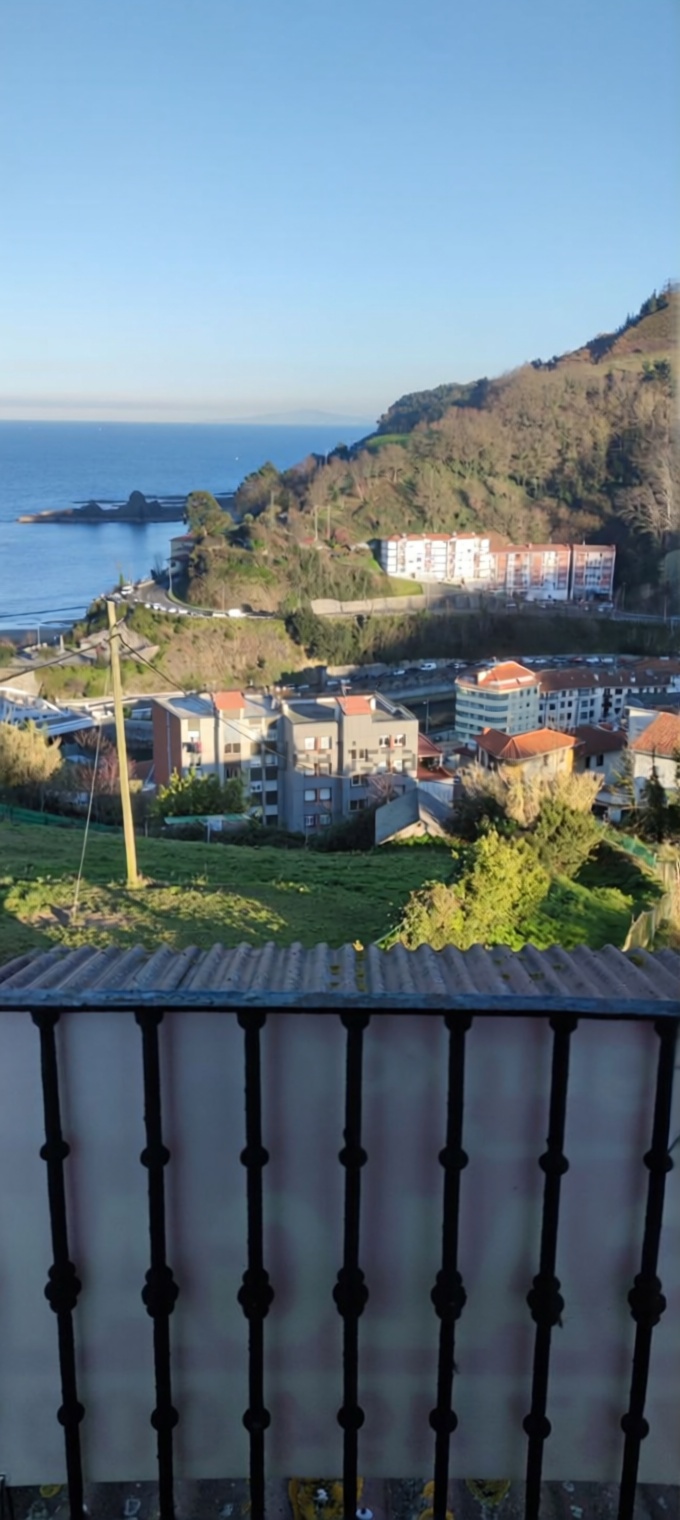 Beachfront flat in Ondarroa — Sea terrace