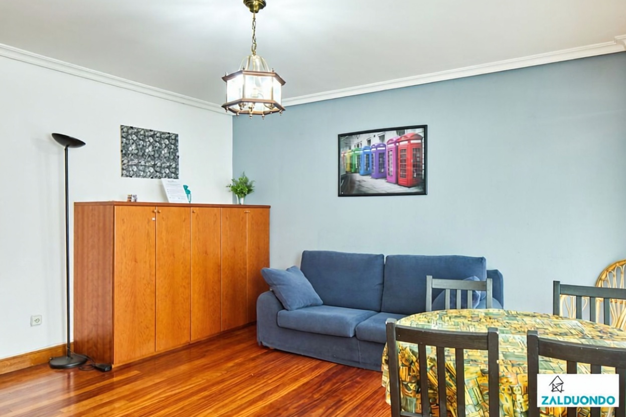 Beachfront flat in Zarautz — Living room