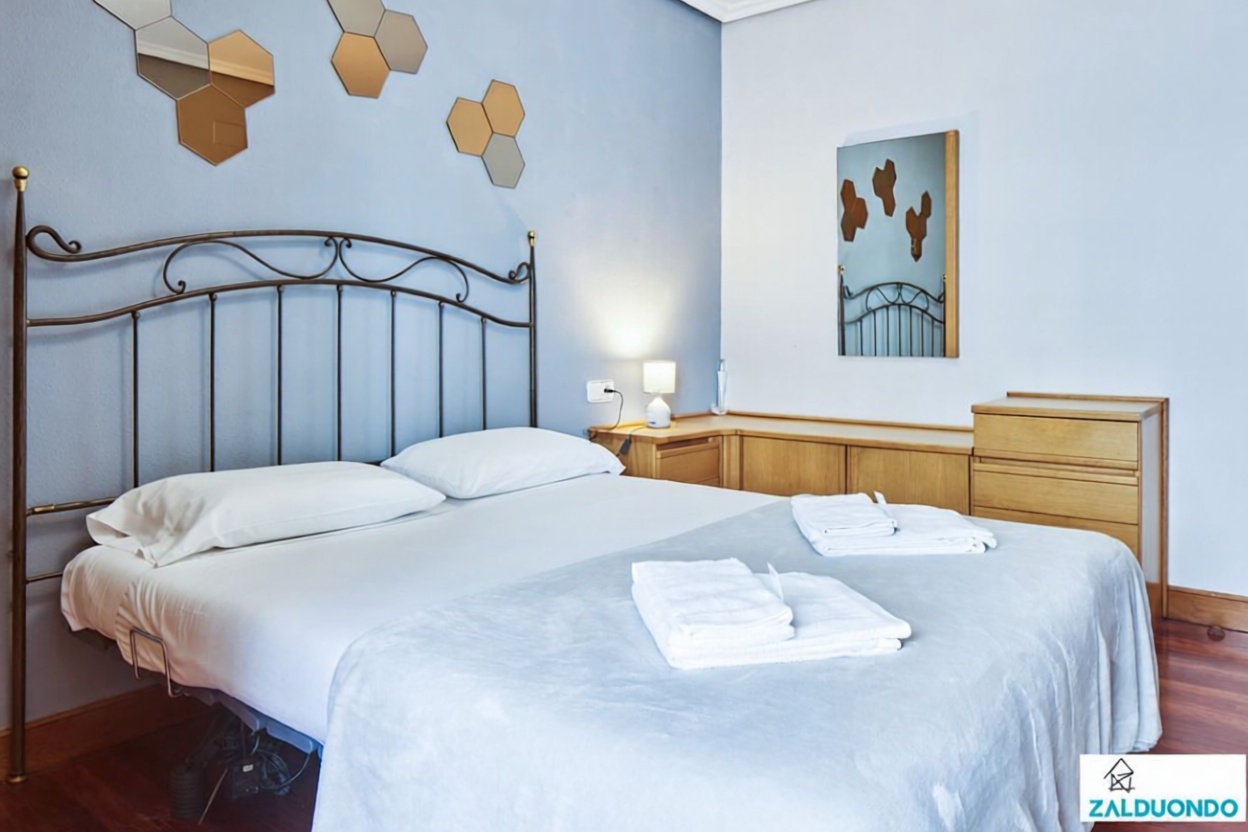 Beachfront flat in Zarautz — Bedroom