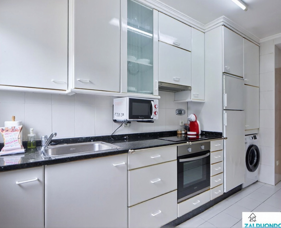 Beachfront flat in Zarautz — Kitchen