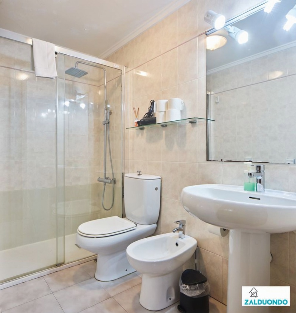 Beachfront flat in Zarautz — Bathroom