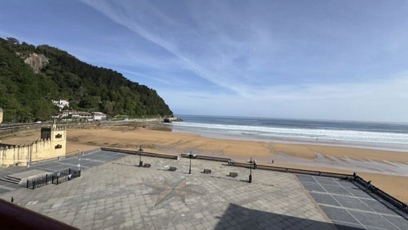 Beachfront flat in Urola Kosta, Guipúzcoa — Sea view