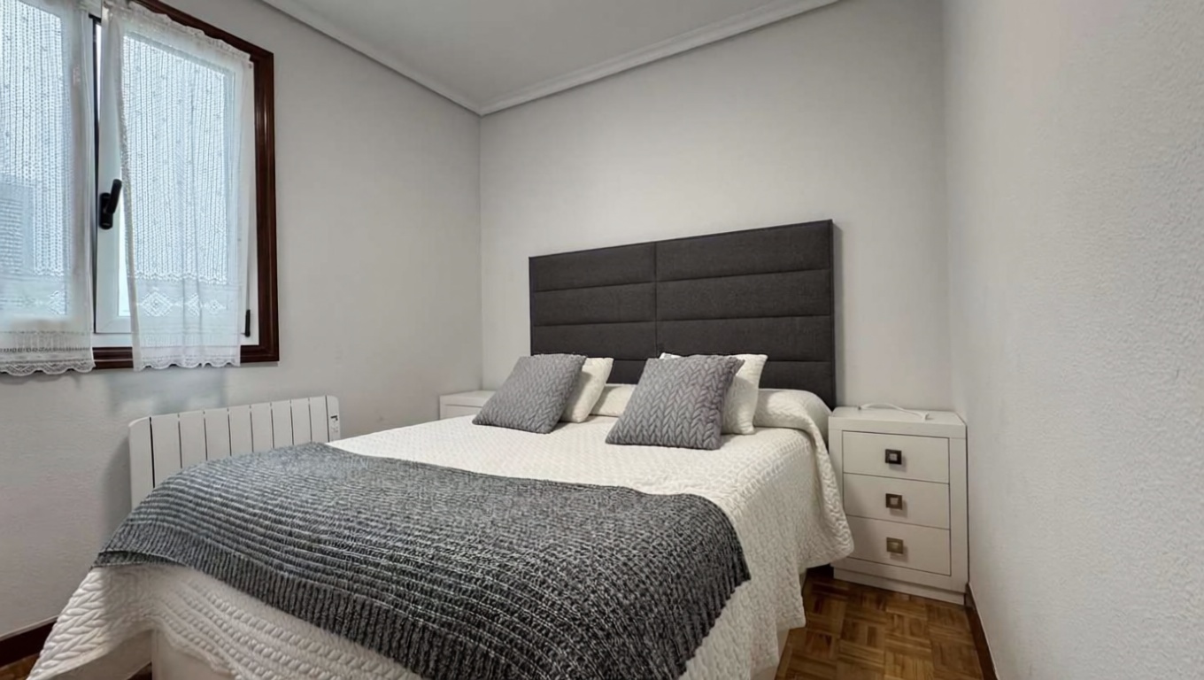 Beachfront flat in Urola Kosta, Guipúzcoa — Bedroom