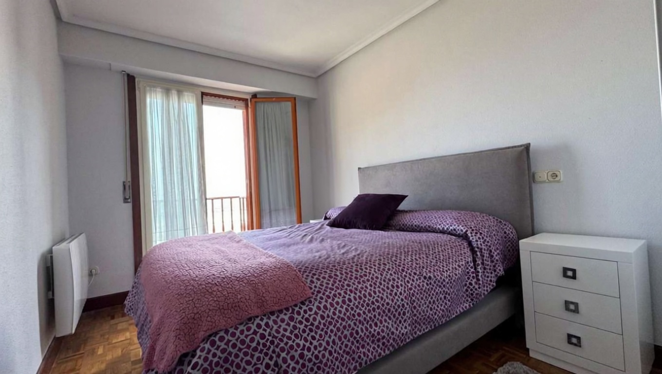 Beachfront flat in Urola Kosta, Guipúzcoa — Bedroom