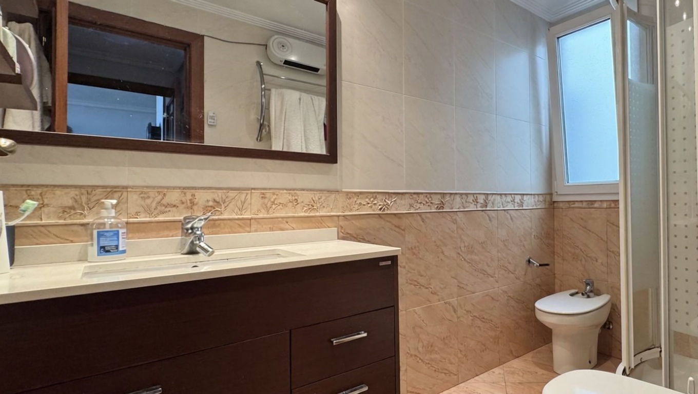 Beachfront flat in Urola Kosta, Guipúzcoa — Bathroom