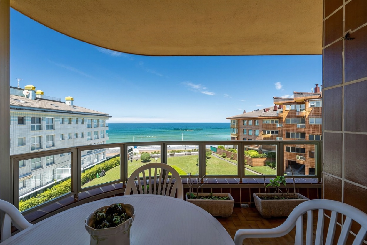 Beachfront flat in Zarautz