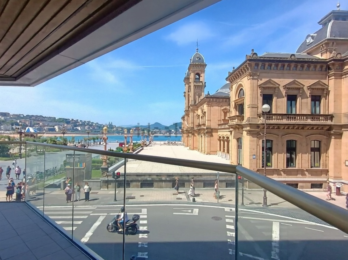 Wohnung in erste Strandlinie in Donostia-San Sebastián — Meerterrasse