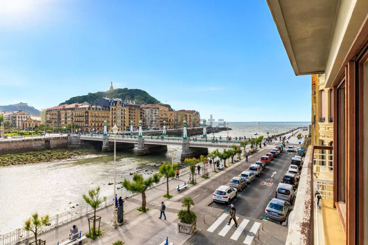 Wohnung in erste Strandlinie in Donostia-San Sebastián