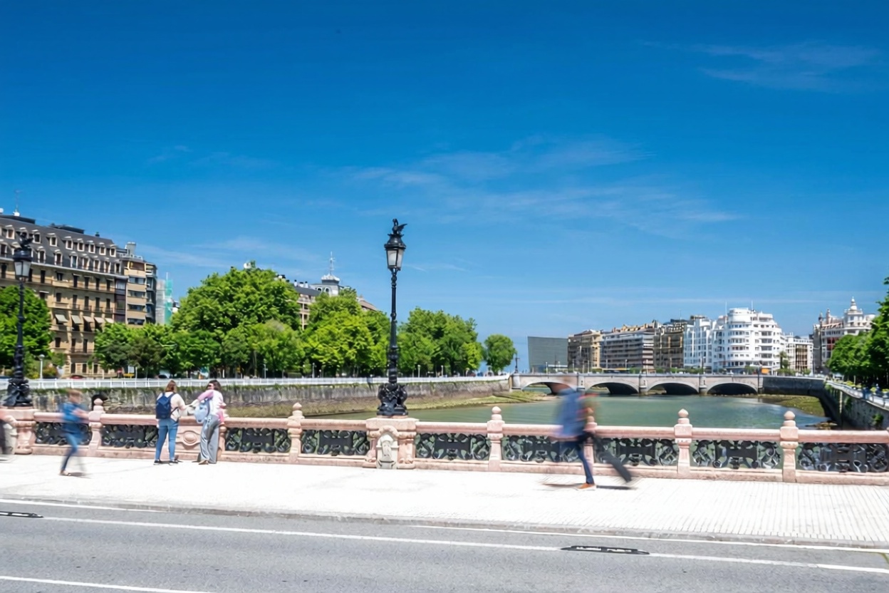 Duplex in erste Strandlinie in Donostia-San Sebastián — Meerblick