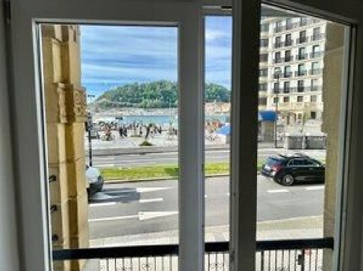 Wohnung in erste Strandlinie in Donostia-San Sebastián — Meerblick