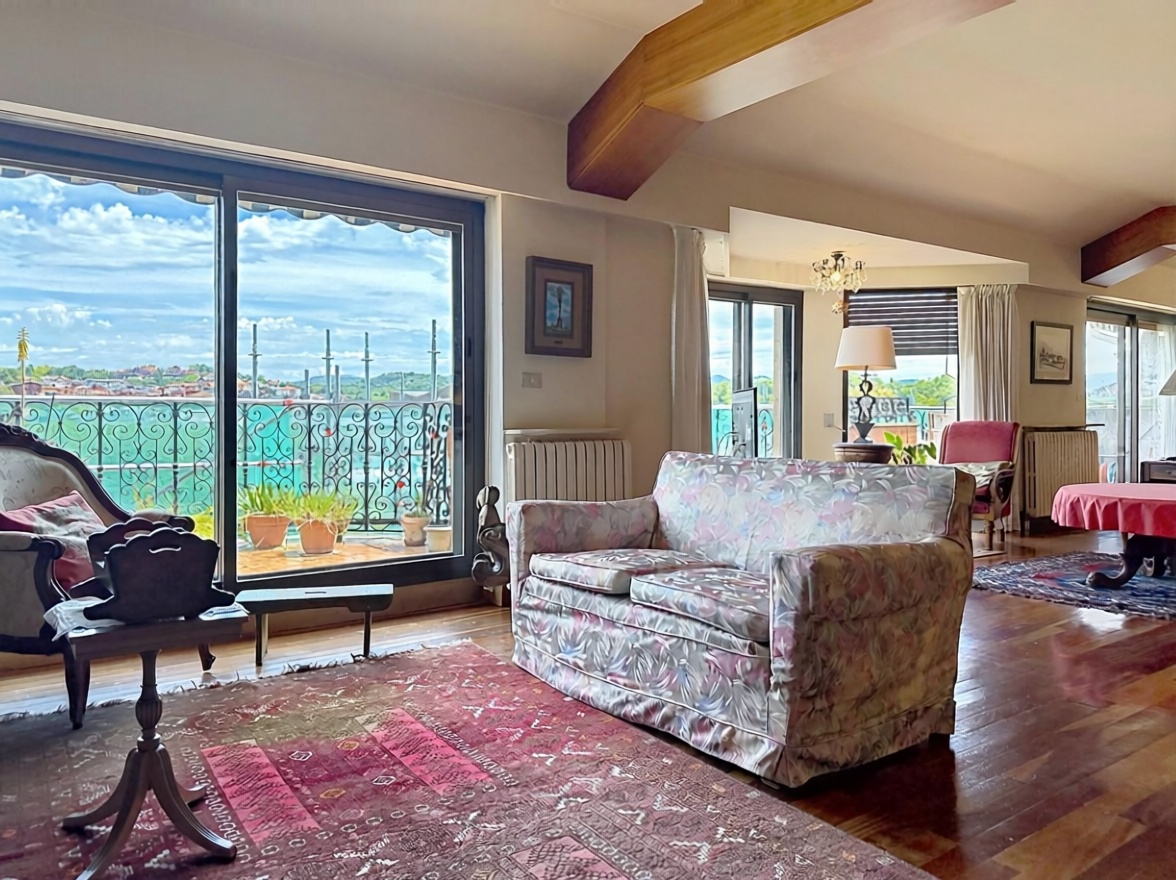 Duplex in erste Strandlinie in Donostia-San Sebastián — Wohnzimmer