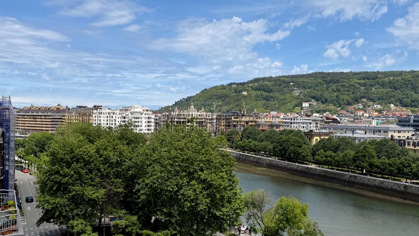 Duplex in erste Strandlinie in Donostia-San Sebastián — Meerblick