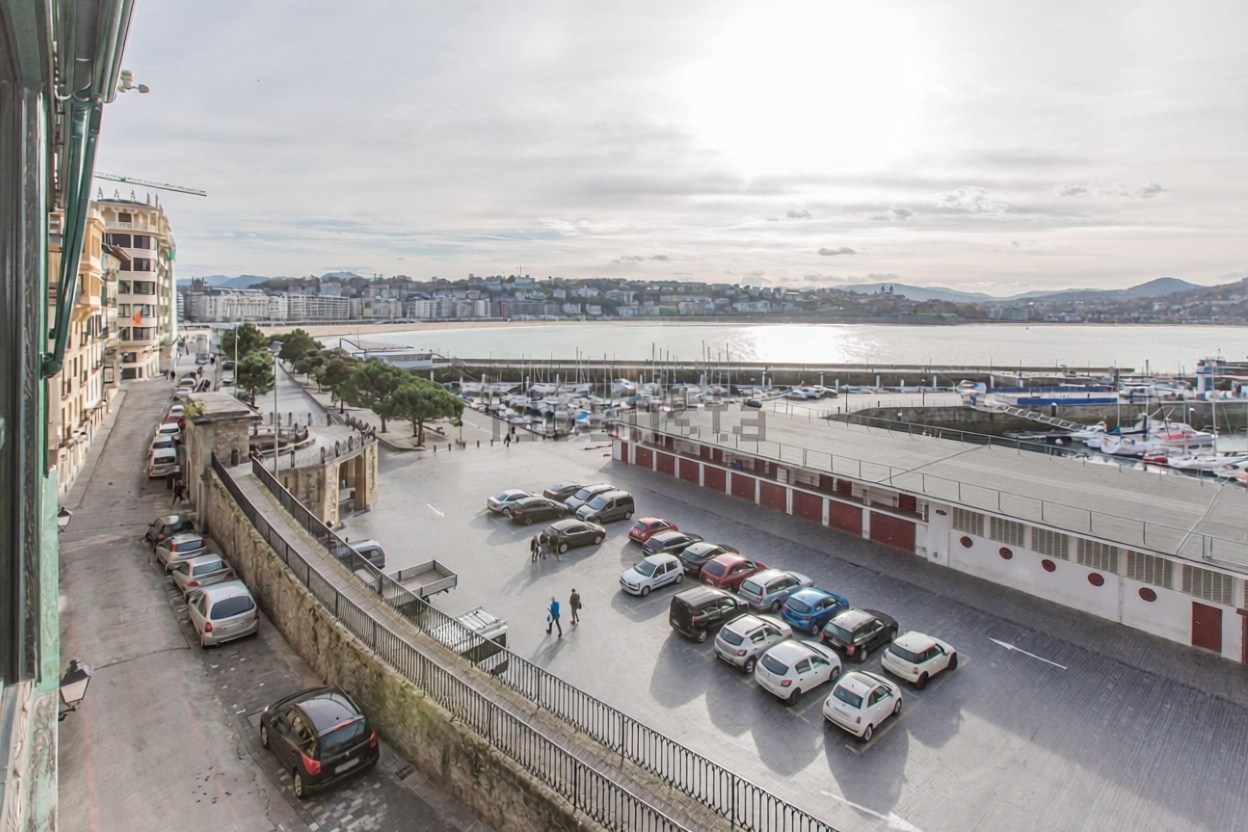 Wohnung in erste Strandlinie in Donostia-San Sebastián — Meerblick