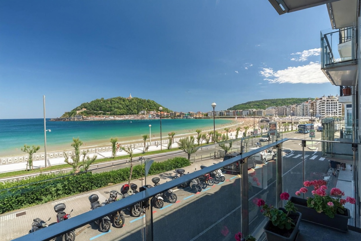 Wohnung in erste Strandlinie in Donostia-San Sebastián — Meerterrasse
