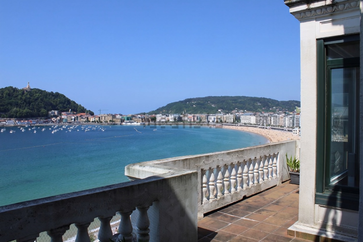 Wohnung in erste Strandlinie in Donostia-San Sebastián — Meerterrasse
