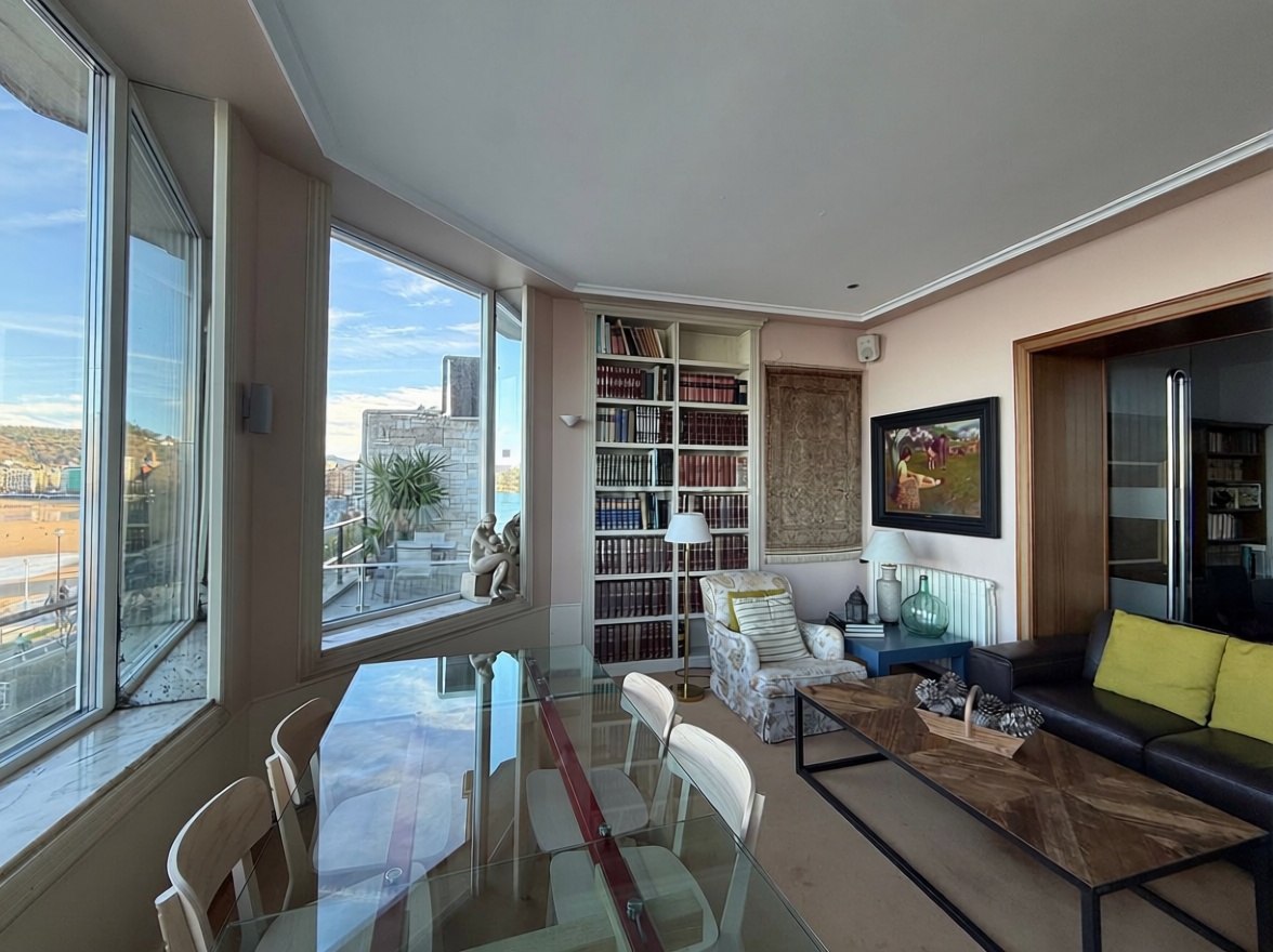 Wohnung in erste Strandlinie in Donostia-San Sebastián — Wohnzimmer