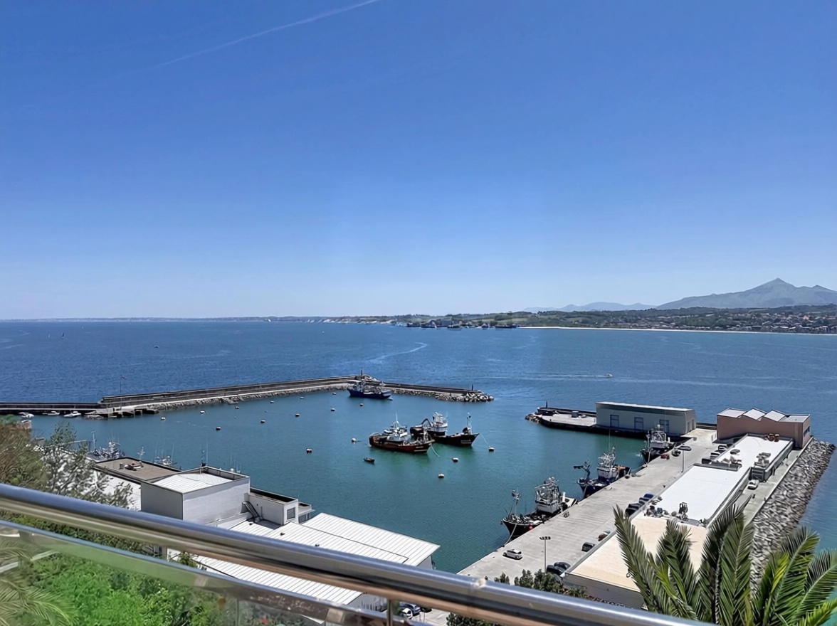 Chalet mit direkter Strandzugang in Hondarribia — Meerblick