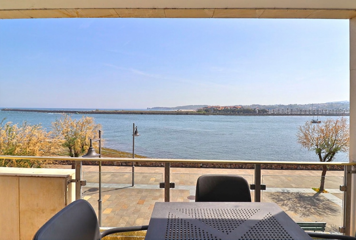Wohnung in erste Strandlinie in Hondarribia — Meerterrasse
