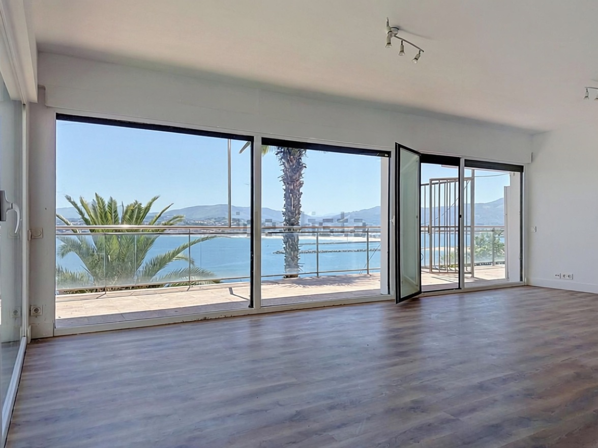 Chalet mit direkter Strandzugang in Hondarribia — Wohnzimmer