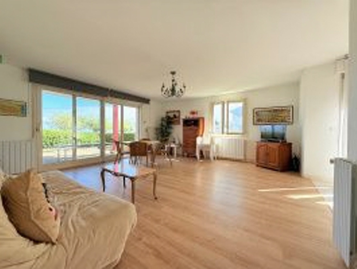 Wohnung in erste Strandlinie in Labort, País Vasco Francés — Wohnzimmer
