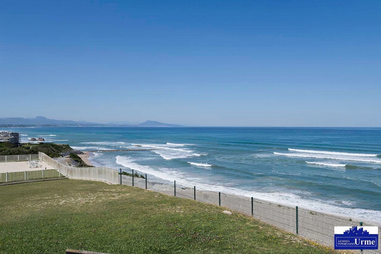Duplex in erste Strandlinie in Labort, País Vasco Francés — Meerblick