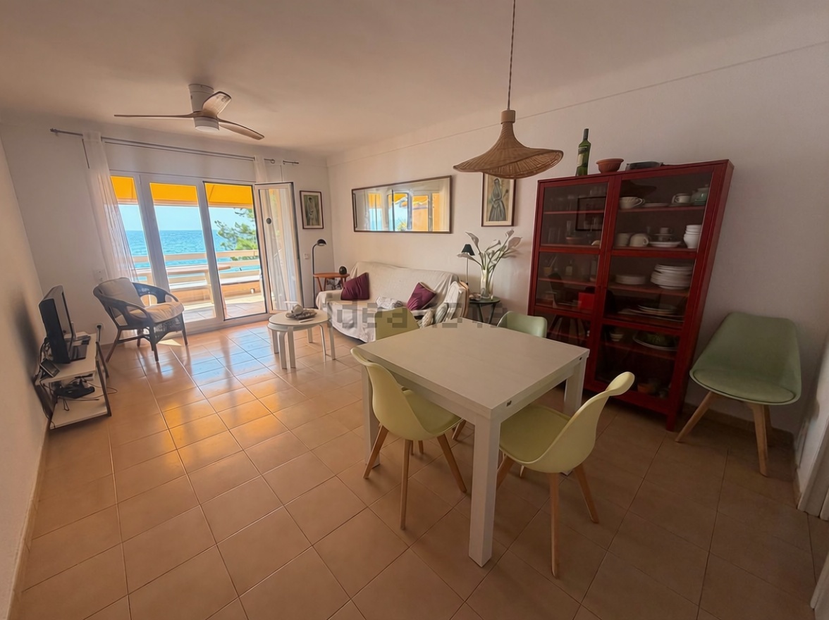 Beachfront flat in Miami Playa Mont-Roig del Camp — Living room