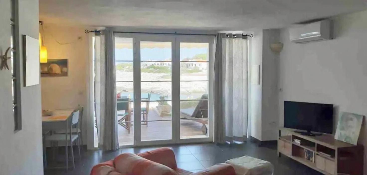 Chalet with direct beach access in Ciutadella — Living room