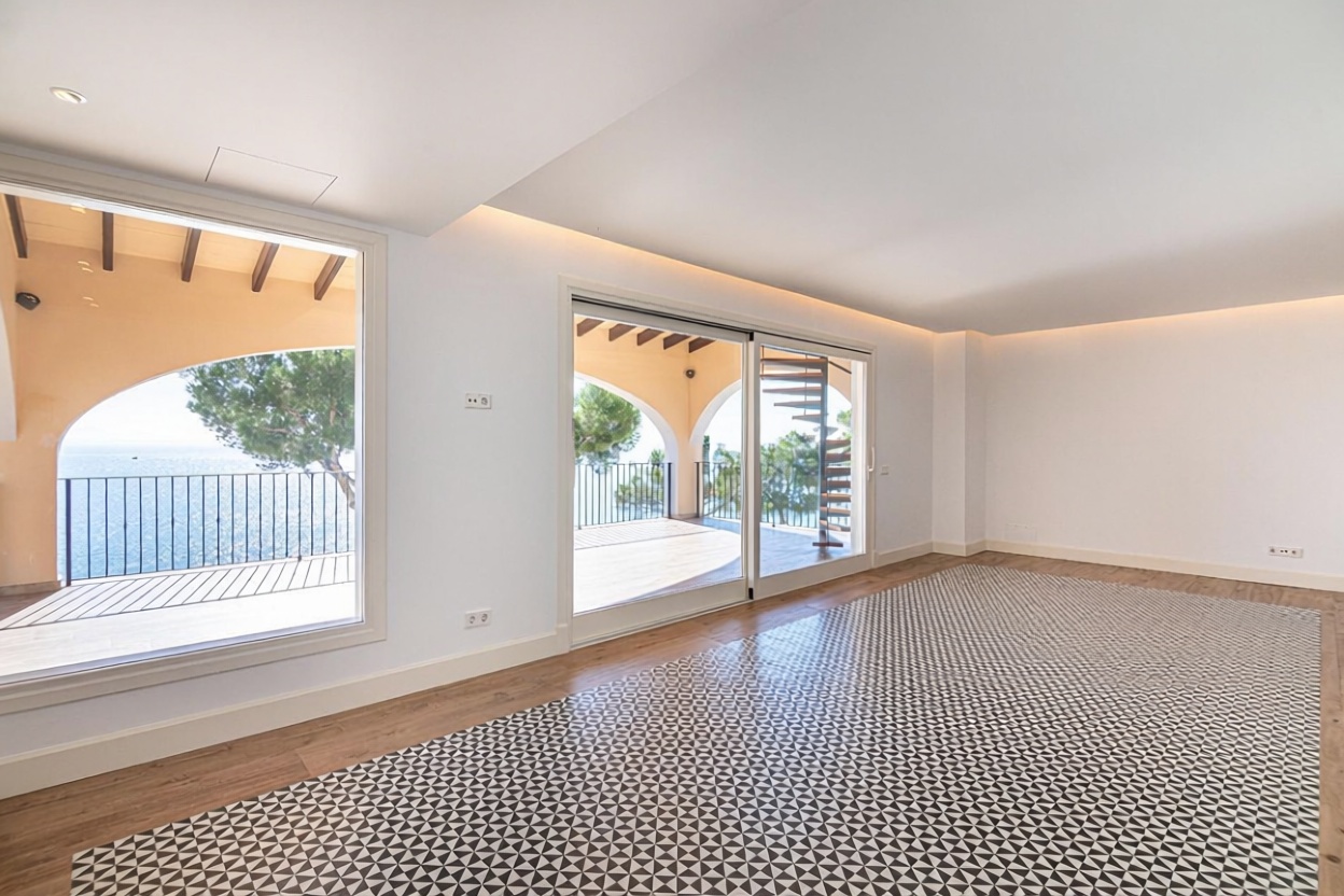 Chalet with direct beach access in Alcúdia — Living room