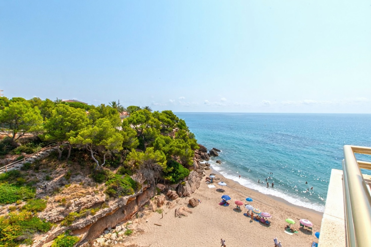Beachfront flat in Miami Playa Mont-Roig del Camp — Sea view