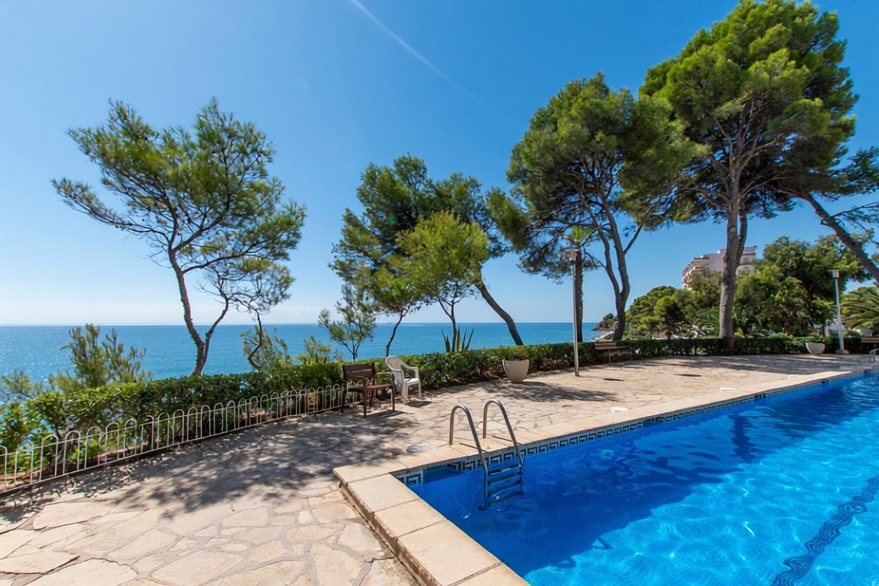 Beachfront flat in Miami Playa Mont-Roig del Camp — Sea view
