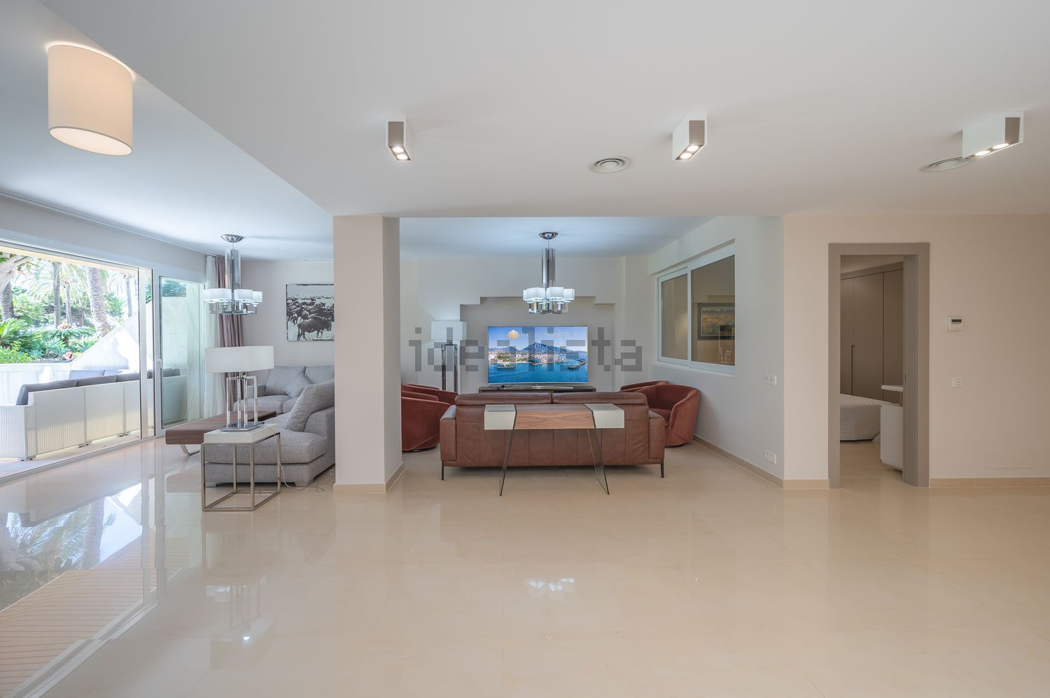 Apartamento em primeira linha de praia em Marbella — Sala