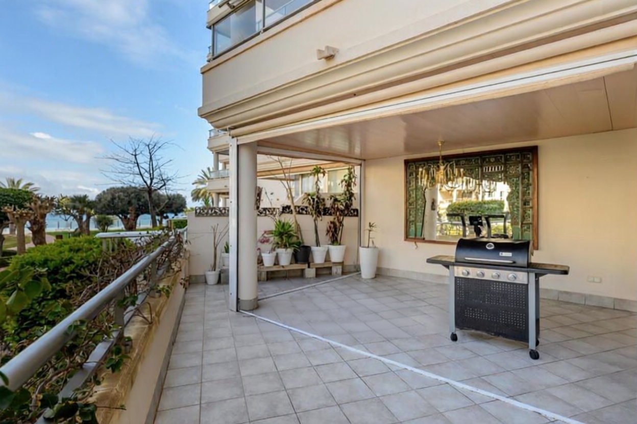 Beachfront flat in Eivissa
