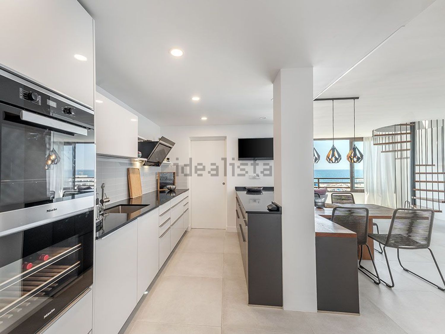 Seafront attic in Palma de Mallorca — Kitchen