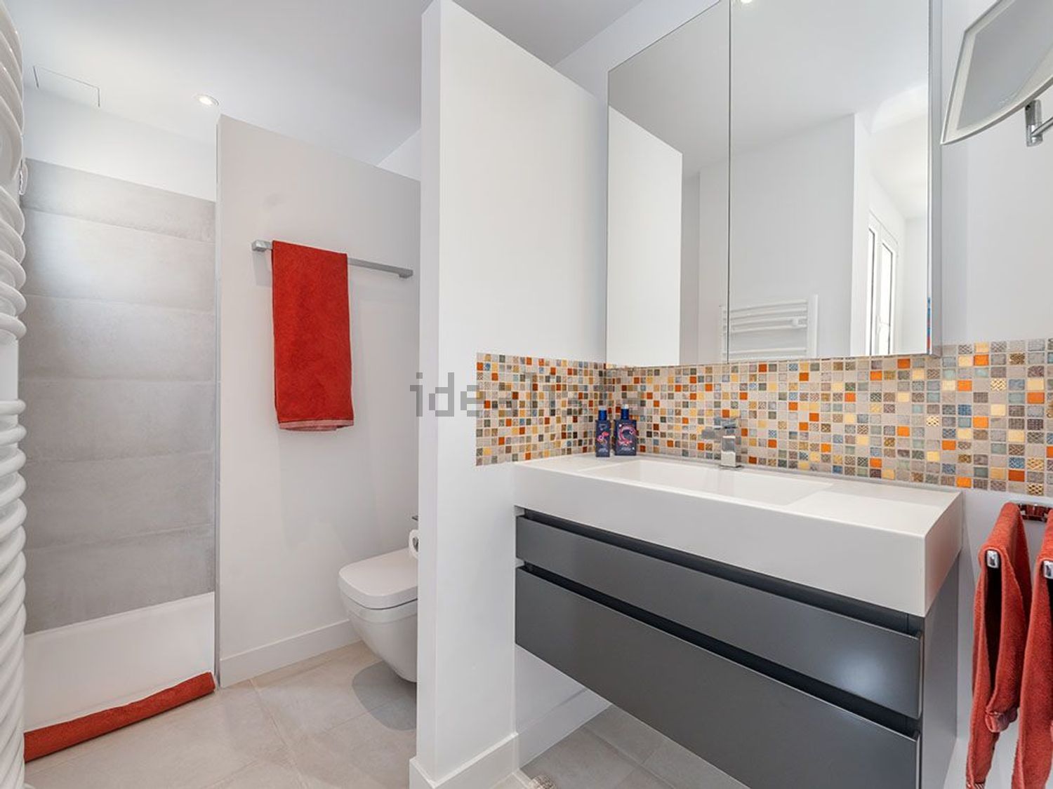 Seafront attic in Palma de Mallorca — Bathroom