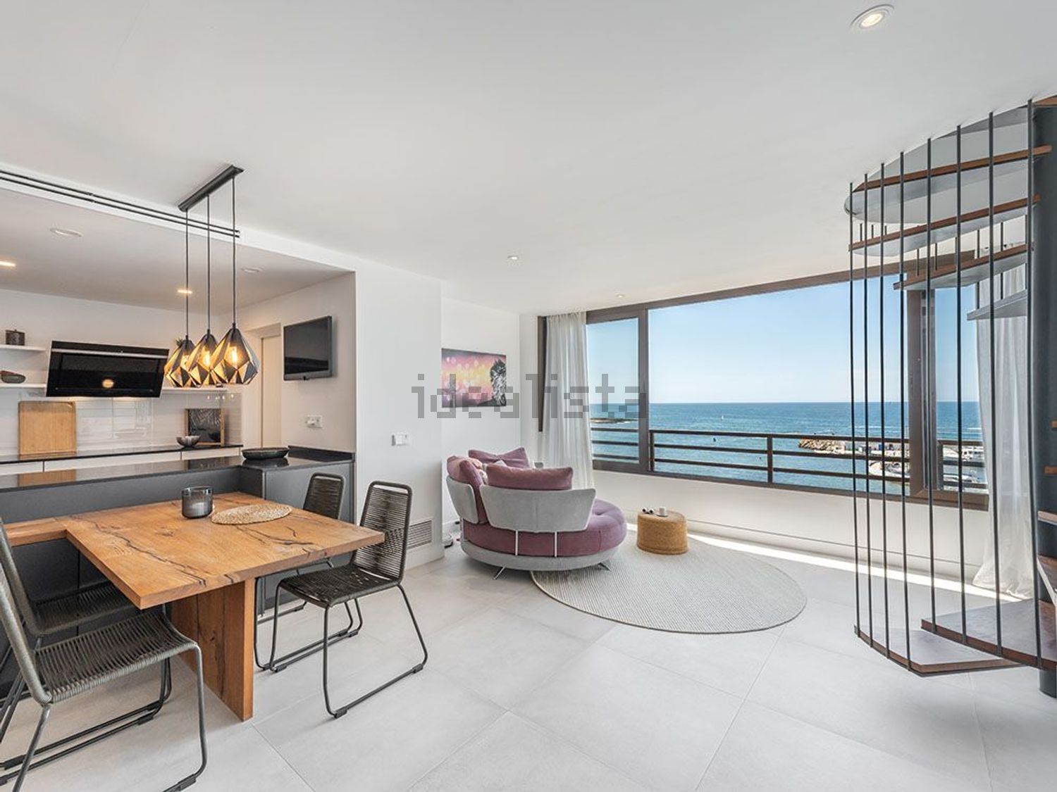 Seafront attic in Palma de Mallorca — Living room