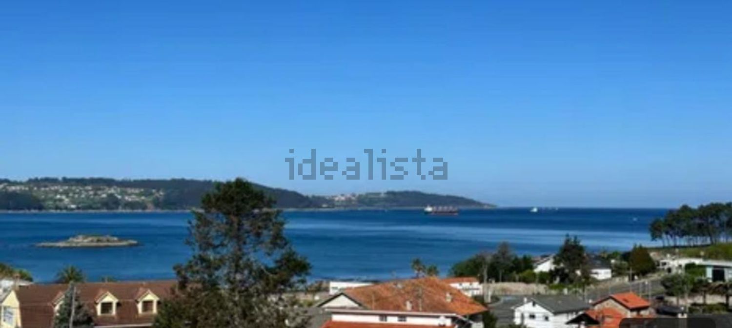 Chalet with direct beach access in A Coruña — Sea view