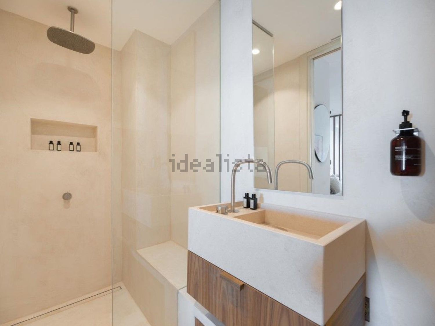 Beachfront flat in Santa Eulalia del Río — Bathroom