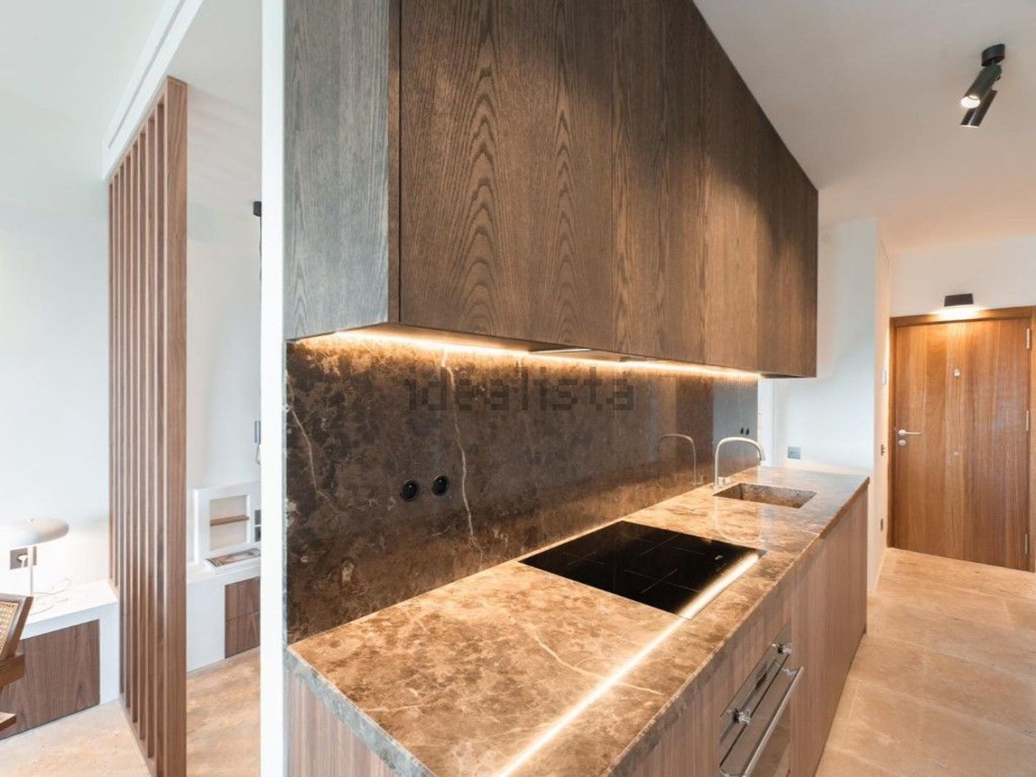 Beachfront flat in Santa Eulalia del Río — Kitchen
