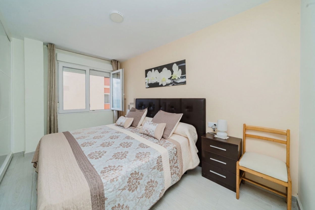 Appartement en première ligne de plage à Torrevieja — Chambre