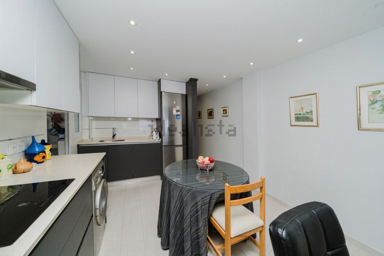 Appartement en première ligne de plage à Torrevieja — Cuisine