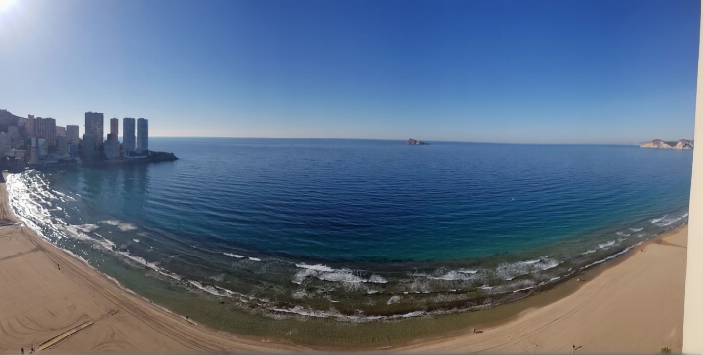 Piso en primera línea de playa en Benidorm — Vista mar