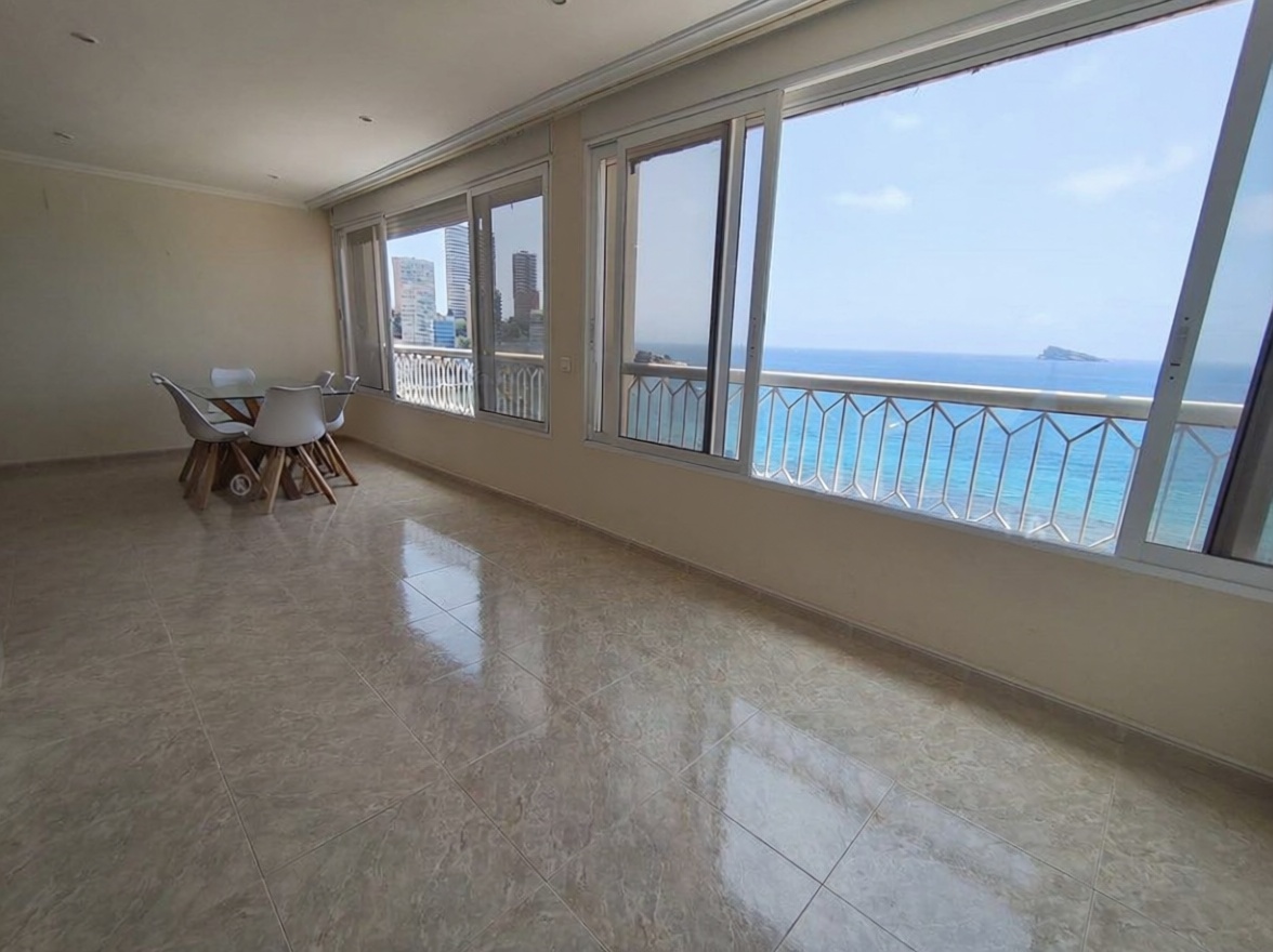 Piso en primera línea de playa en Benidorm — Terraza mar