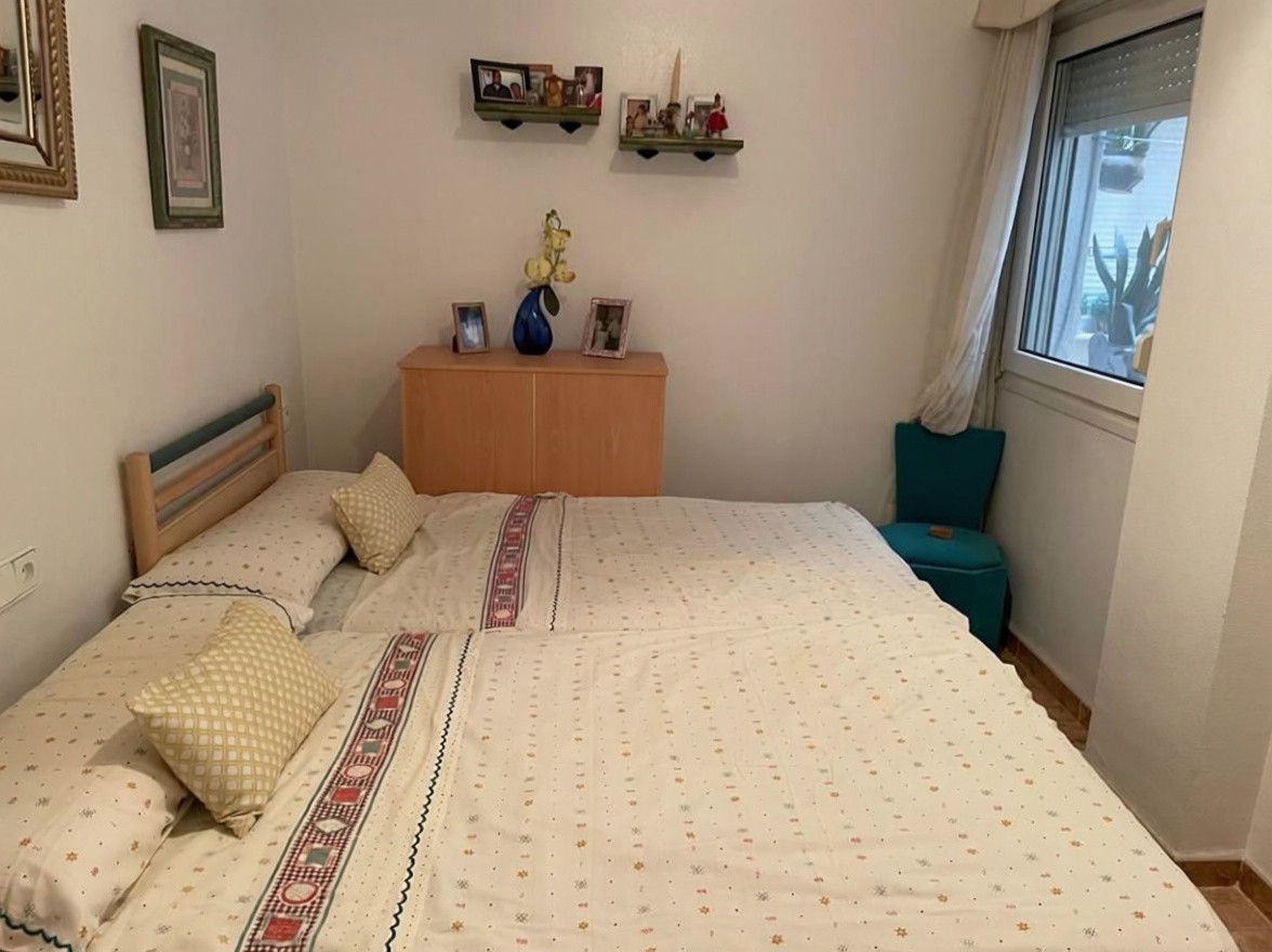 Apartamento em primeira linha de praia em Torrevieja — Quarto