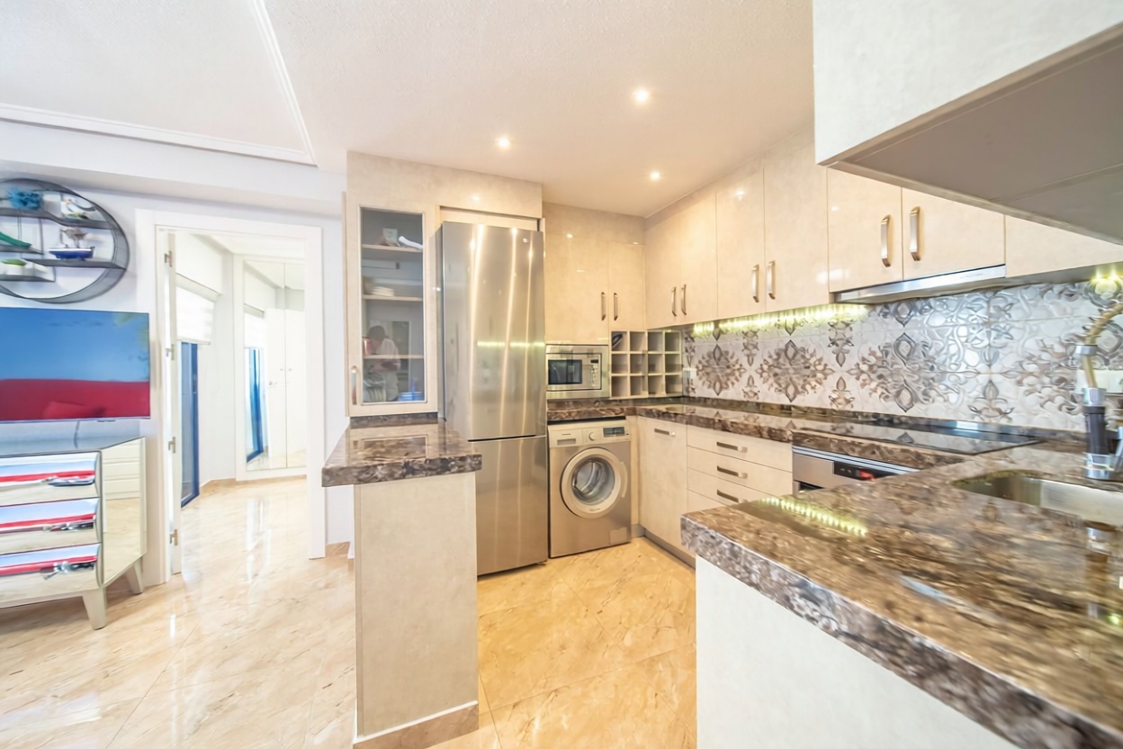 Apartamento em primeira linha de praia em Torrevieja — Quarto