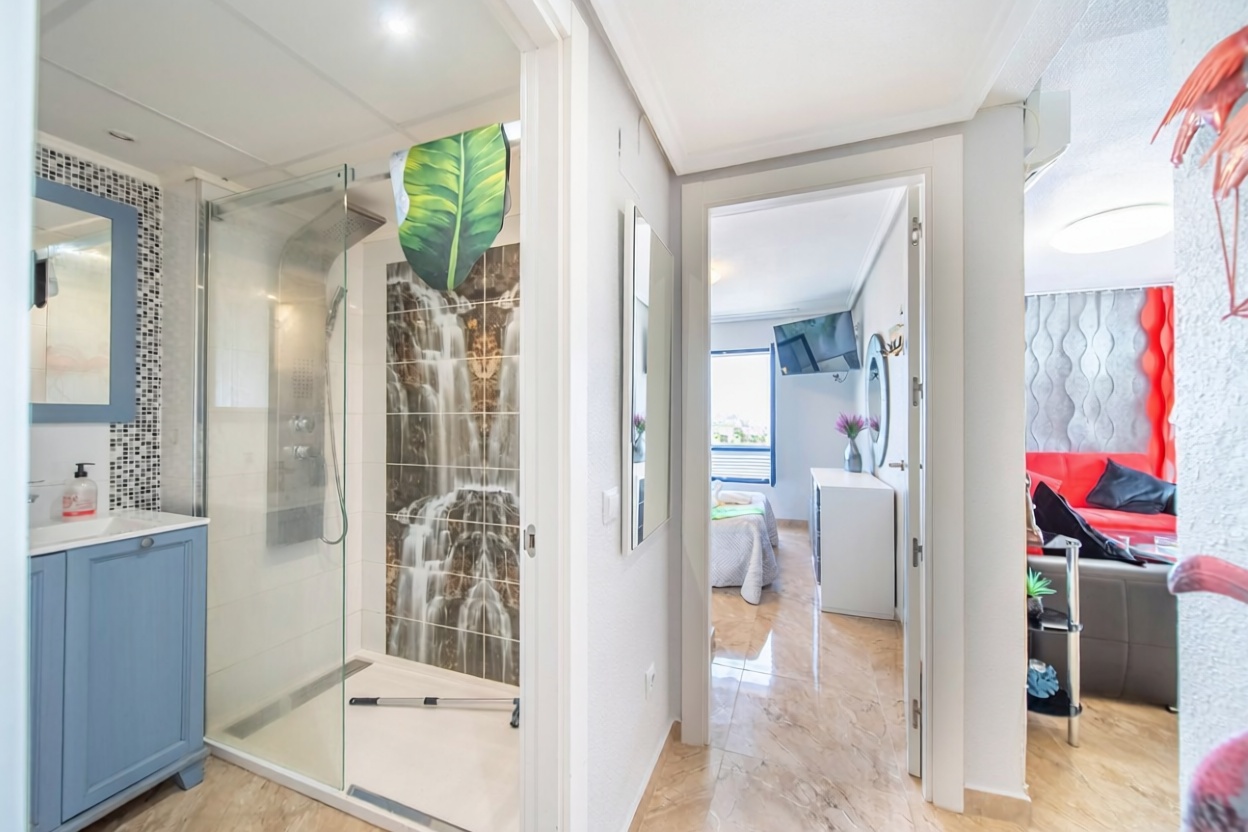 Apartamento em primeira linha de praia em Torrevieja — Quarto