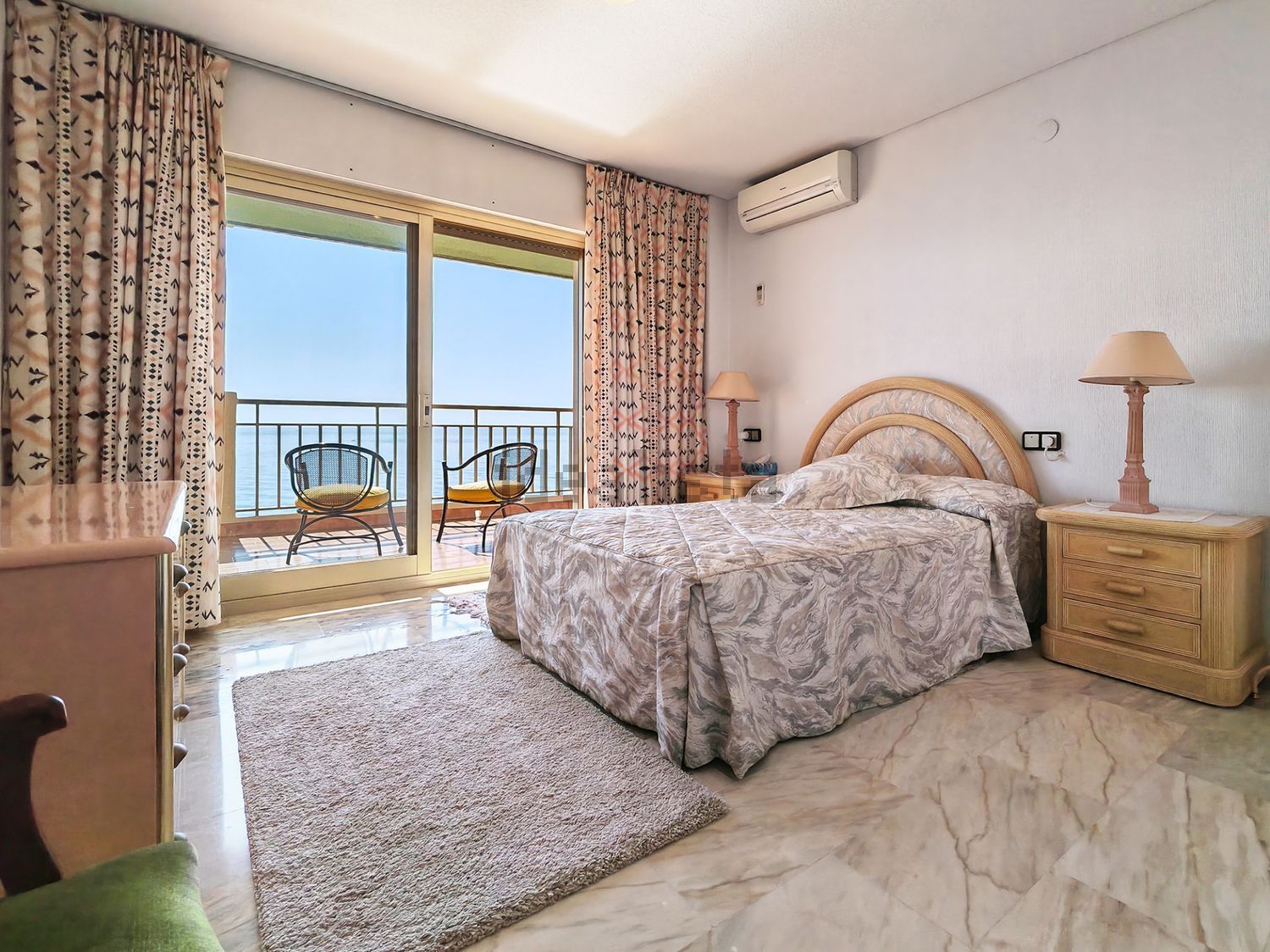Piso en primera línea de playa en Fuengirola — Dormitorio